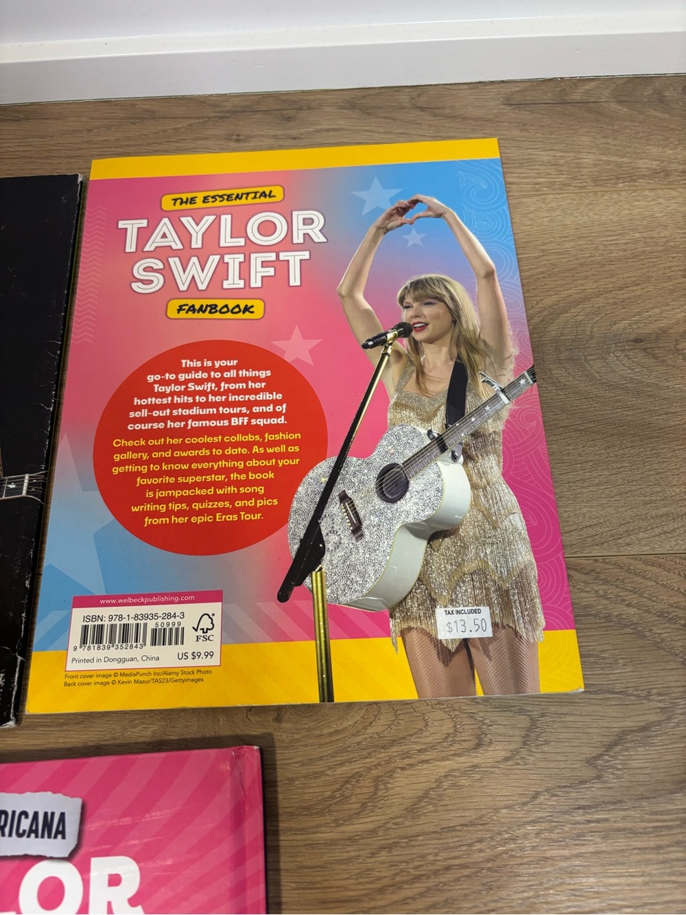 Taylor Swift Fanbook Collection - Picture 5 of 10